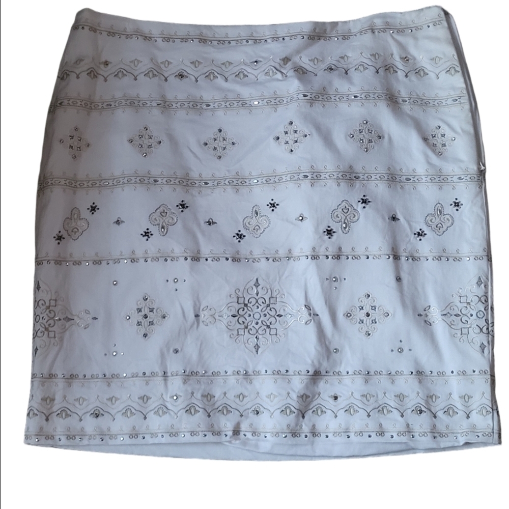 Elegant White House Black Market  Embroidered Skirt Size 12